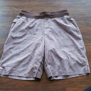 Lululemon Burgundy Men’s Athleisure Workout Summer Lounge Shorts Size Small